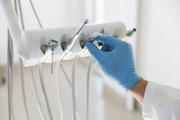 Professional Emergency Dentist technician working in Indian Hills, NM